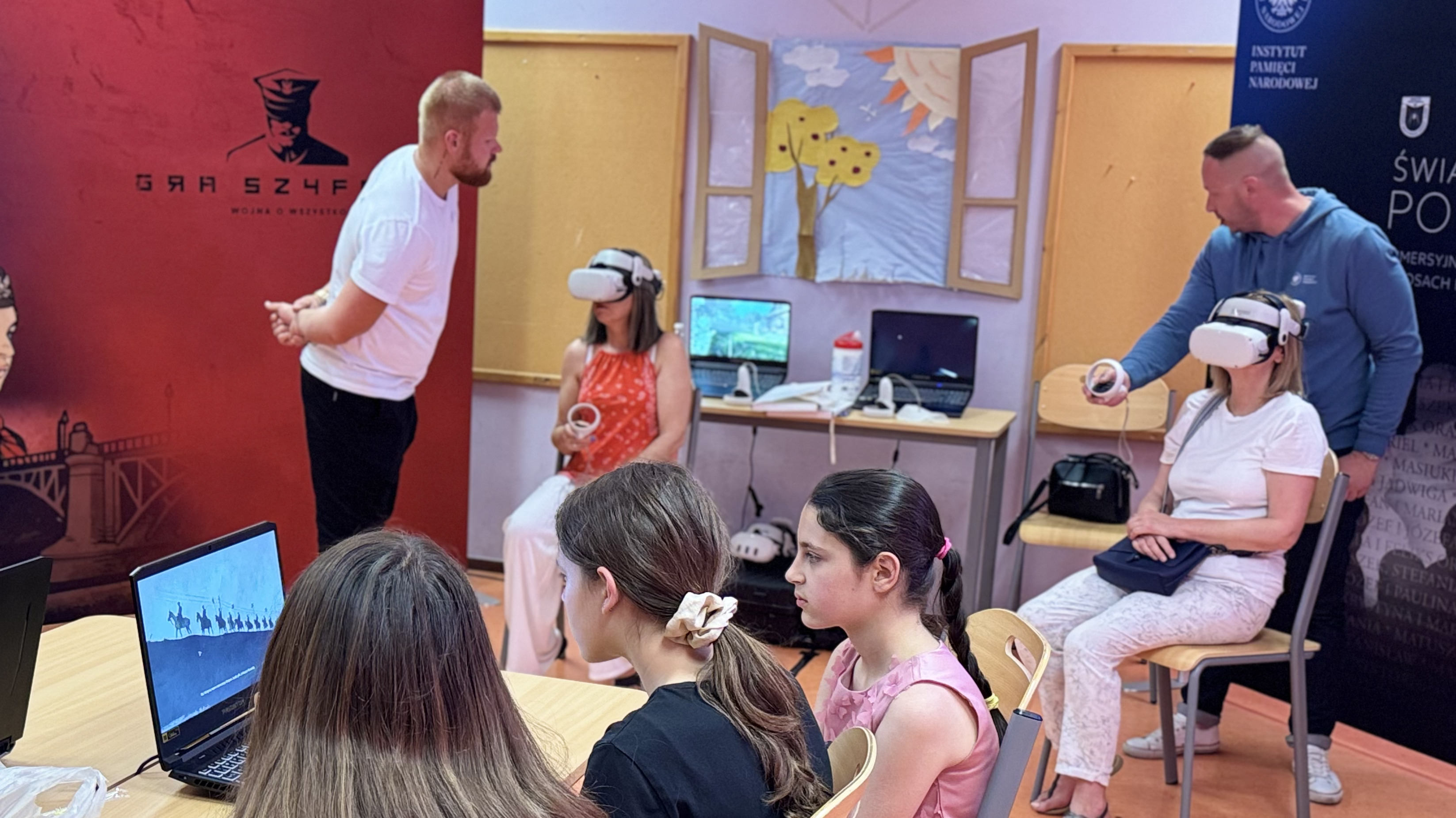 Biuro Nowych Technologii IPN w polskiej szkole w Sztokholmie